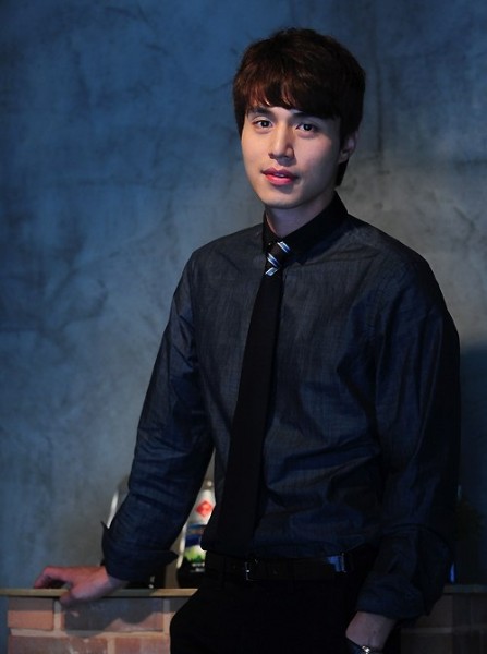 Lee Dong Wook - Gallery Photo